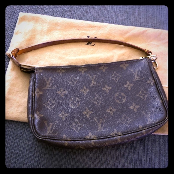 Louis Vuitton Handbags - 🚫SOLD🚫 🎉HP🎉💯AUTHEN LV Monogr Mini Pochette